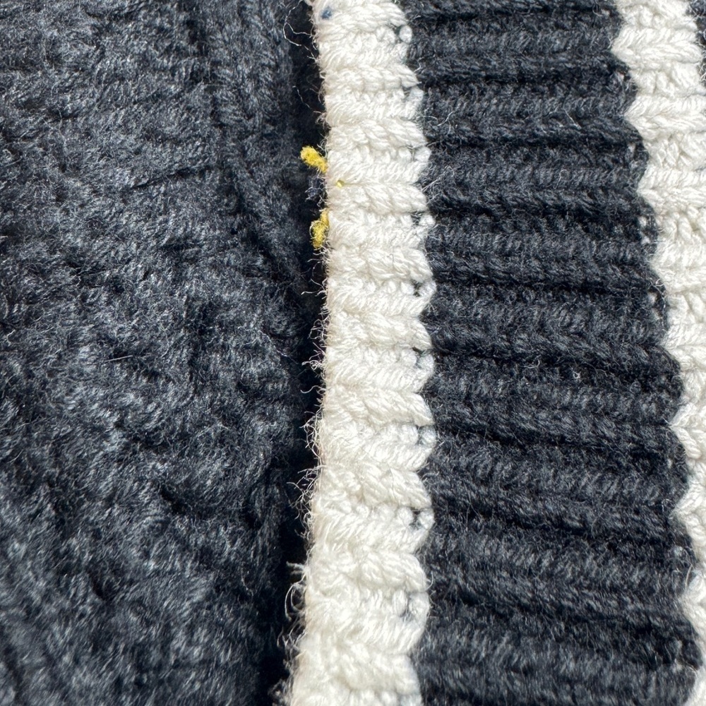 Abercrombie & Fitch Women’s Cable Knit V Neck Cropped Black White Sweater Vest L - Picture 8 of 15